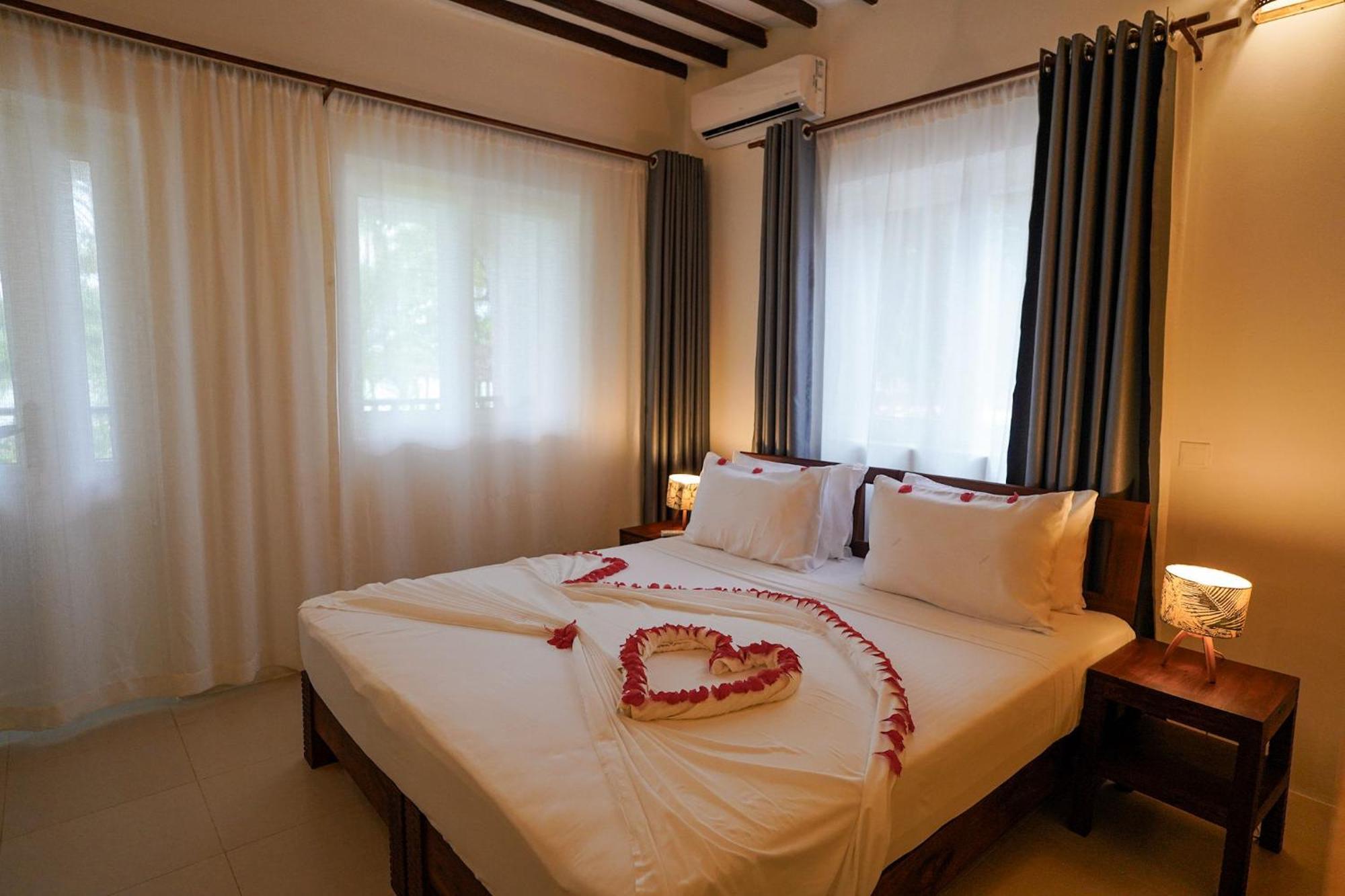 Manolo Beach Resort Уроа Стая снимка