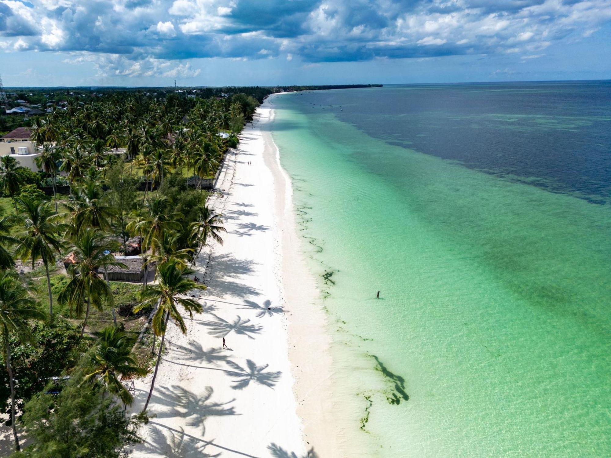 Manolo Beach Resort Уроа Екстериор снимка