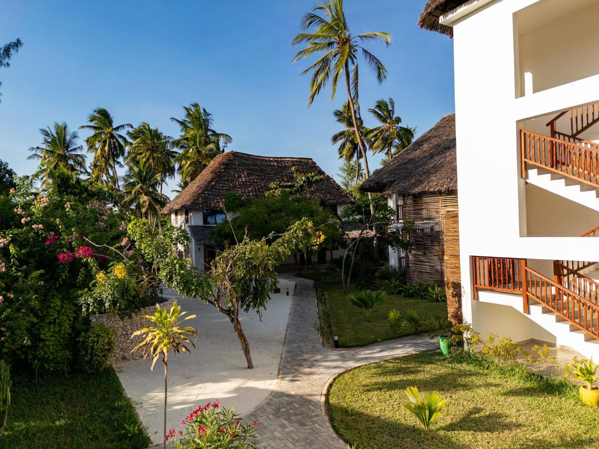 Manolo Beach Resort Уроа Екстериор снимка