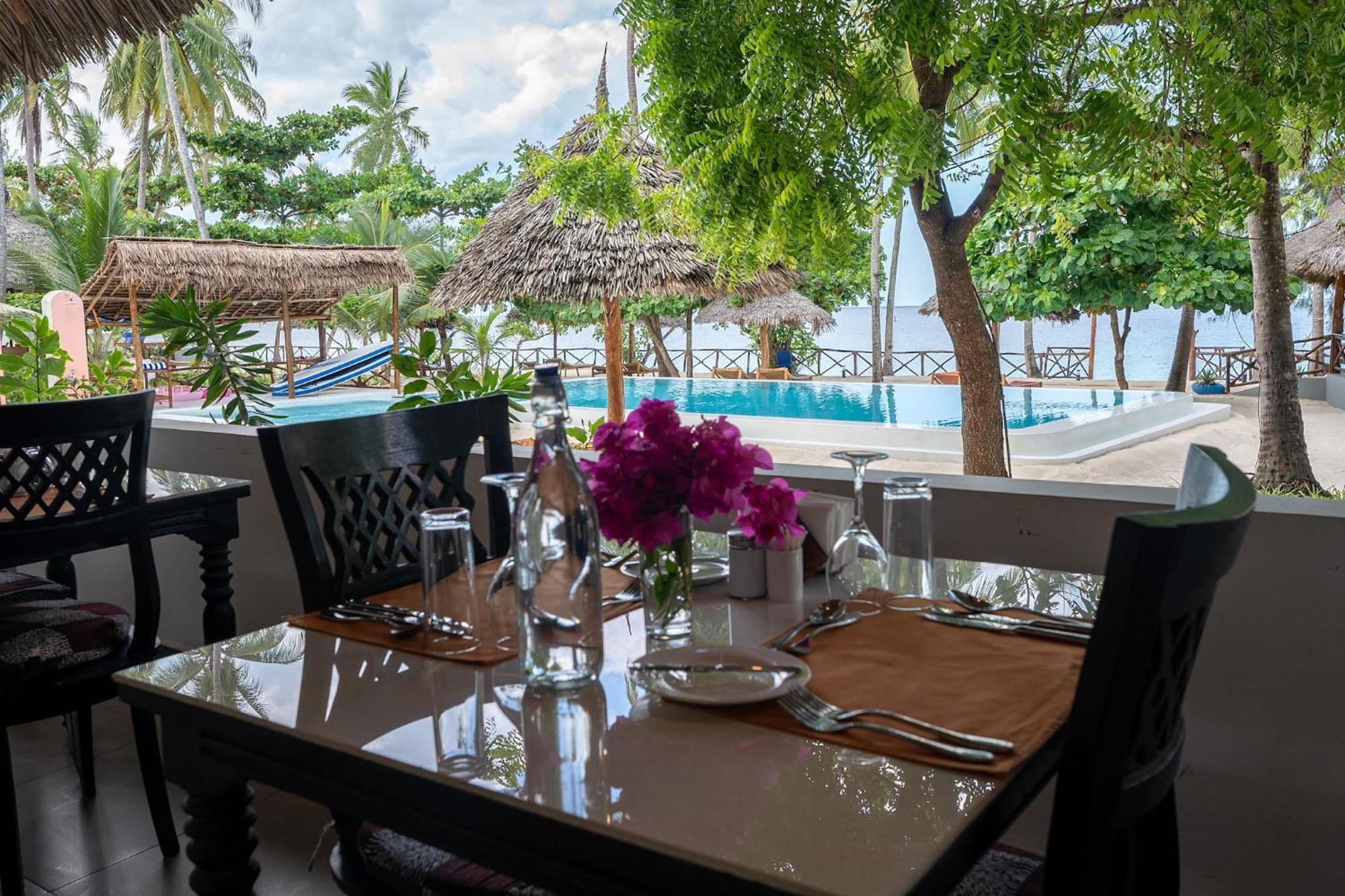 Manolo Beach Resort Уроа Екстериор снимка