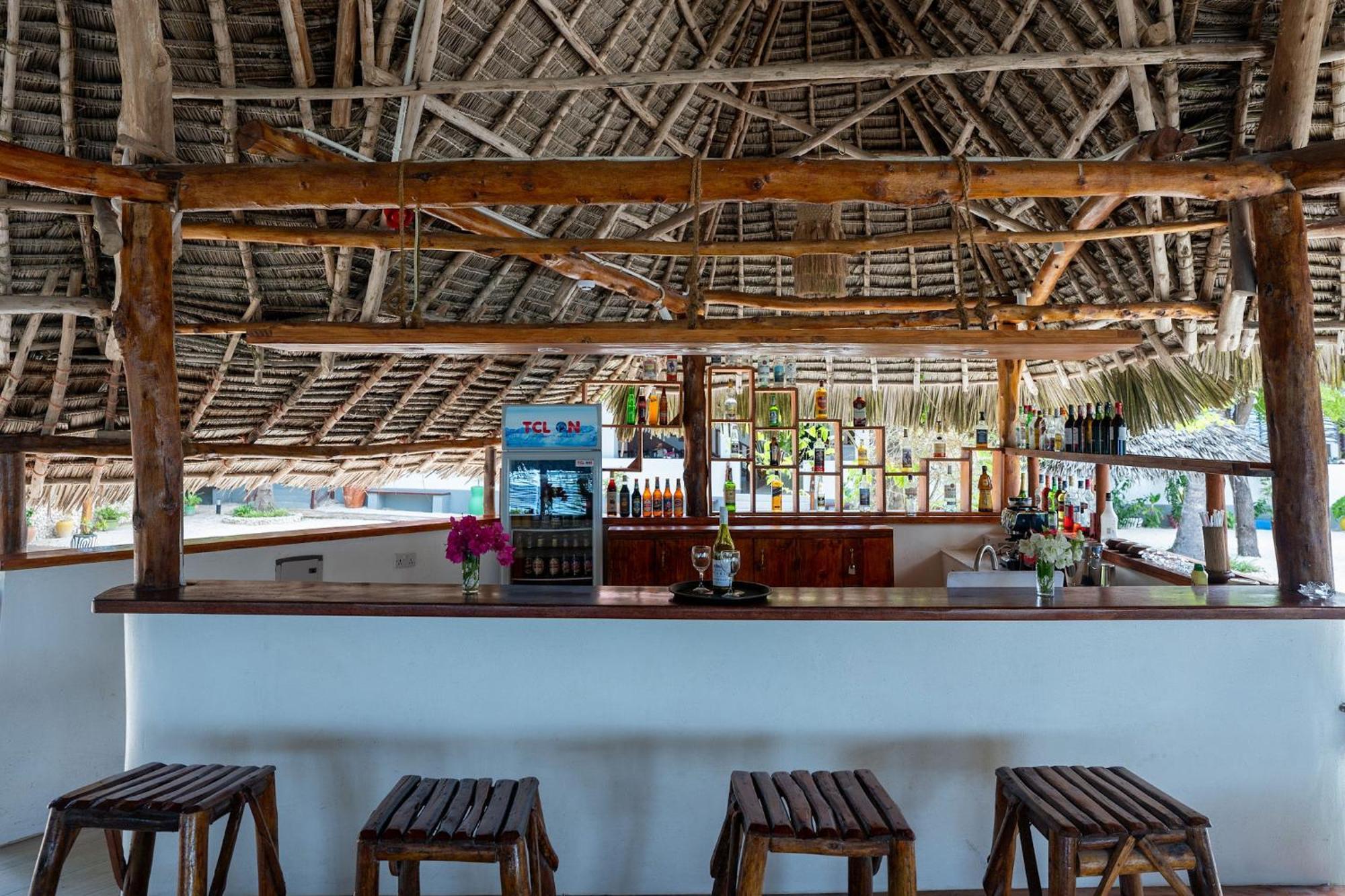 Manolo Beach Resort Уроа Екстериор снимка