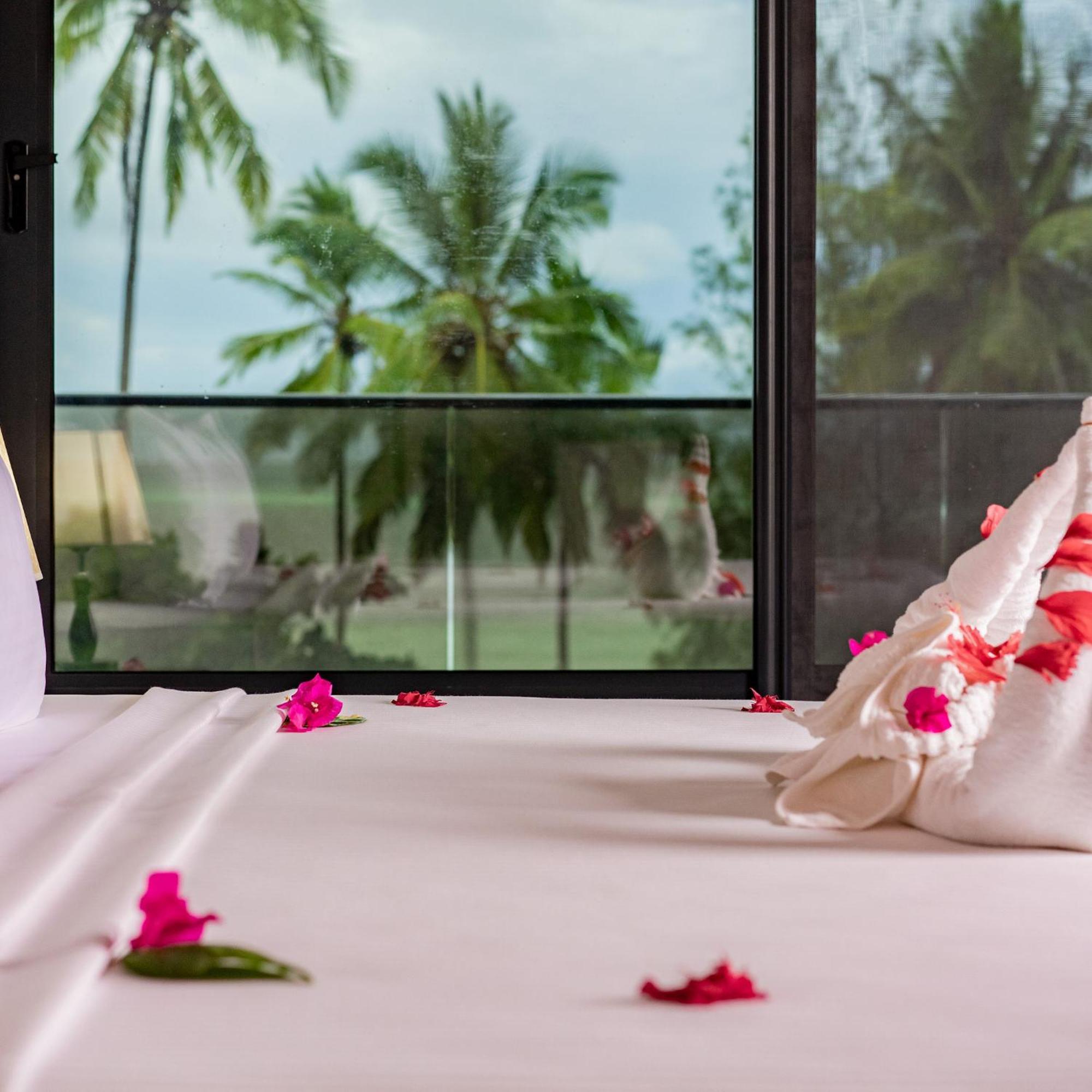 Manolo Beach Resort Уроа Стая снимка
