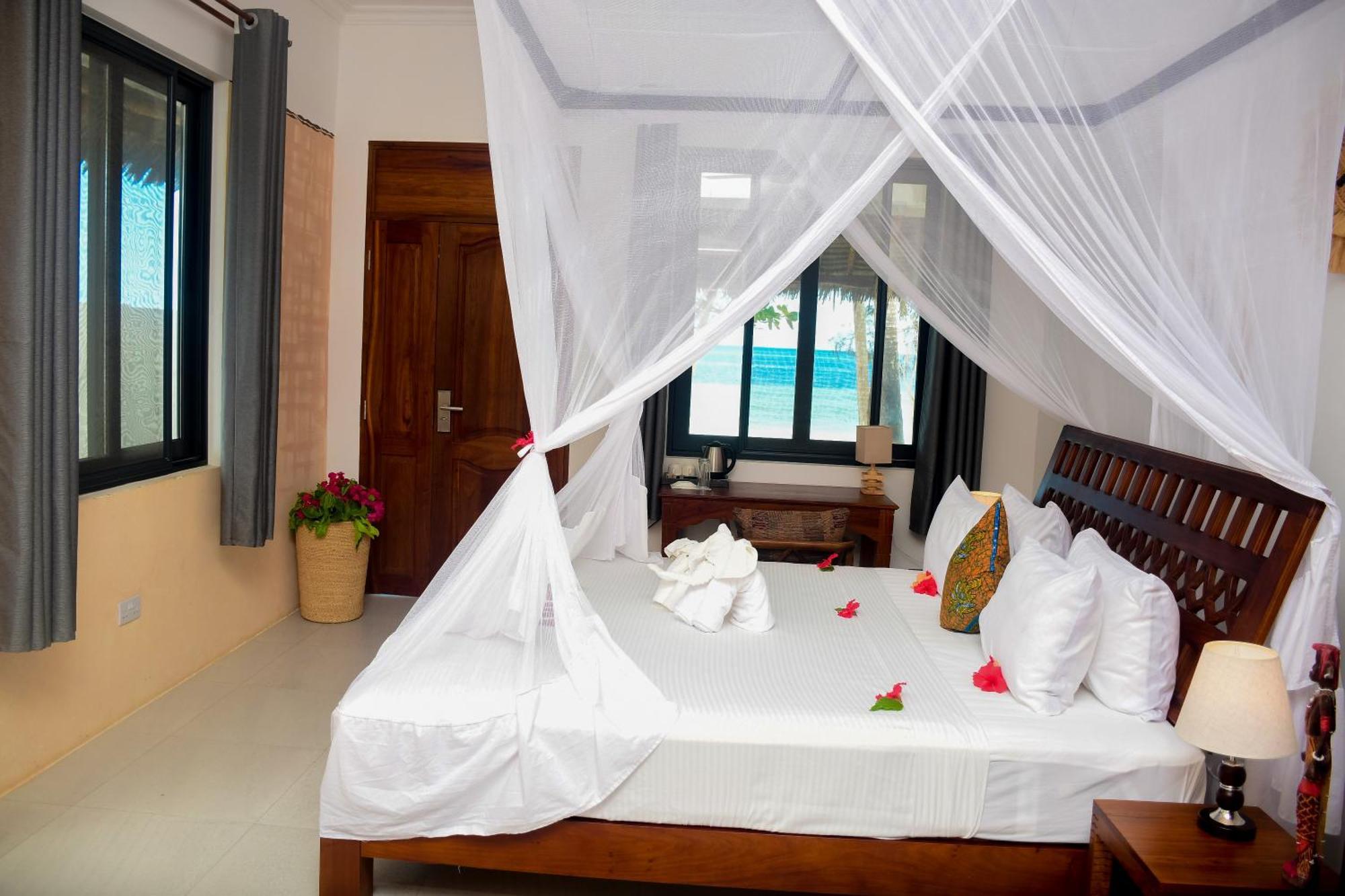 Manolo Beach Resort Уроа Екстериор снимка