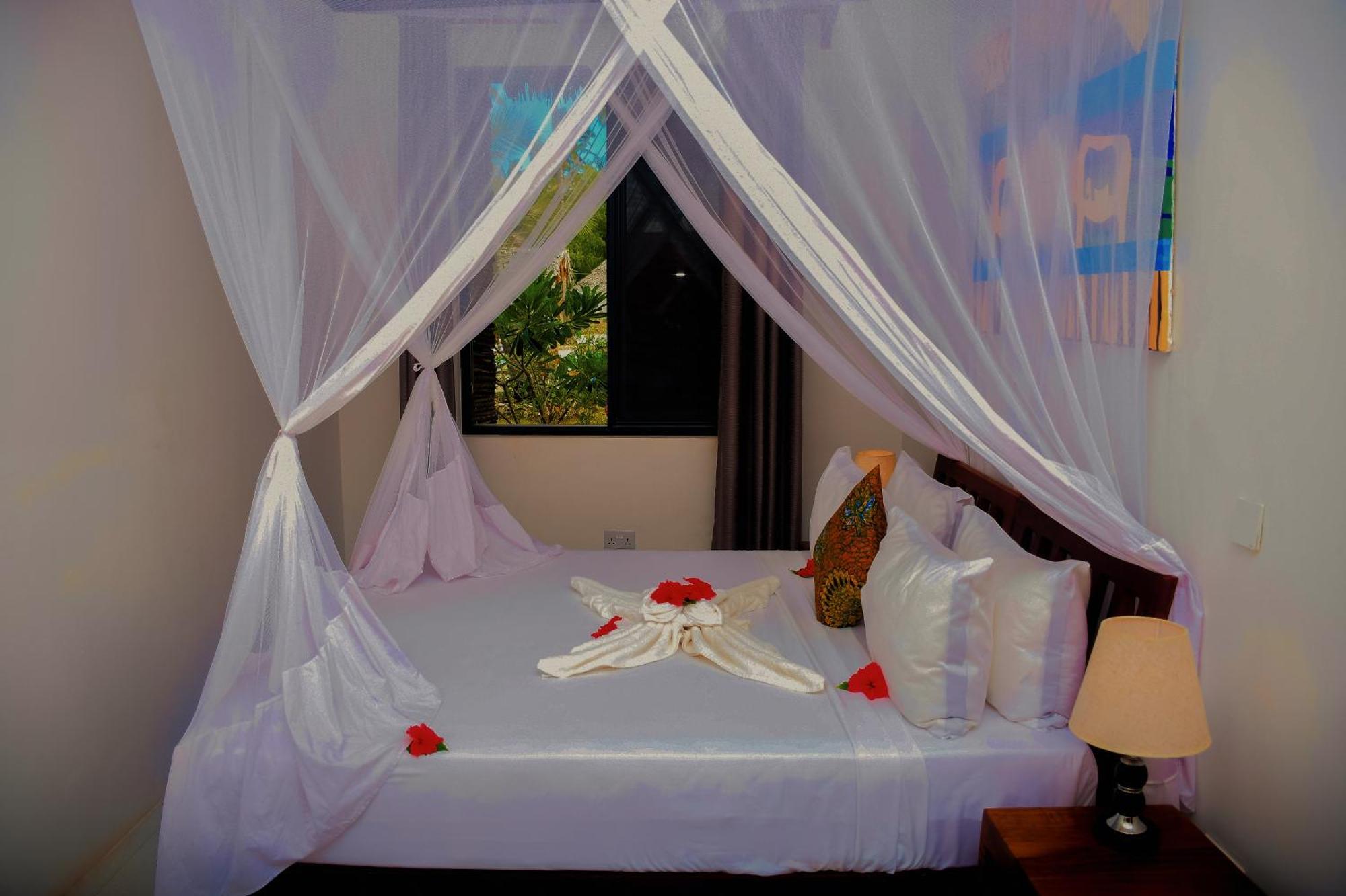 Manolo Beach Resort Уроа Екстериор снимка