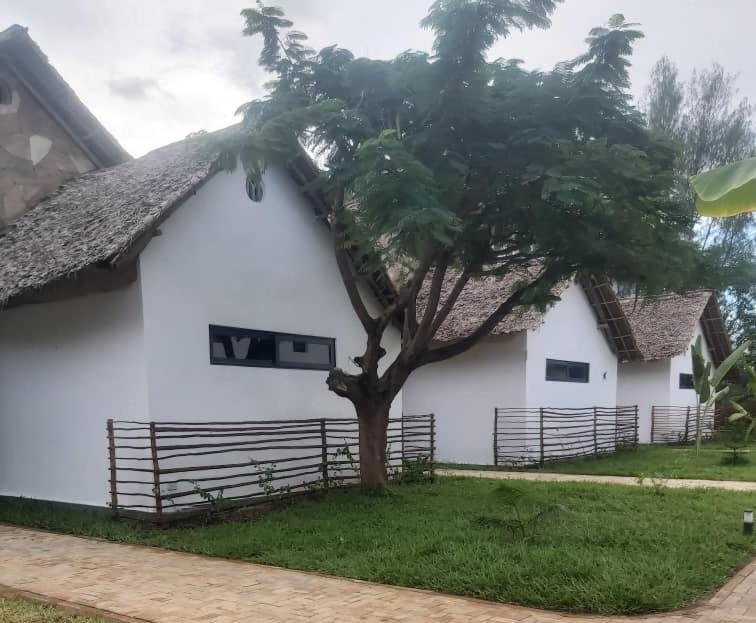 Manolo Beach Resort Уроа Екстериор снимка