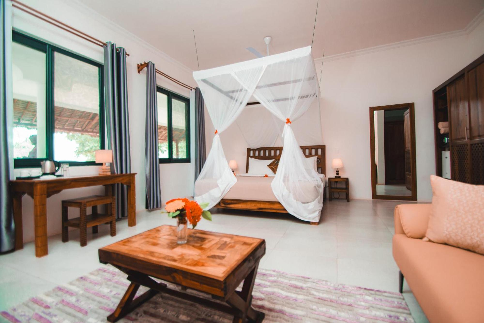 Manolo Beach Resort Уроа Екстериор снимка